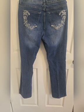 Massini Women's Medium Wash Straight Leg Jeans in Blue